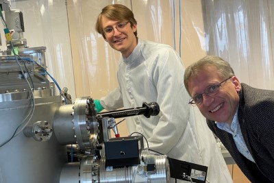 Bert Müller, right, at work with postdoc Griffin Rodgers.