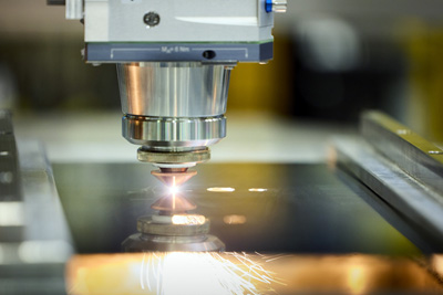 AI and laser modulation optimize process control in sheet metal processing.