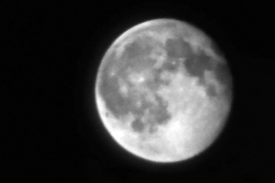 Image of the lunar surface using the large-aperture metalens telescope.